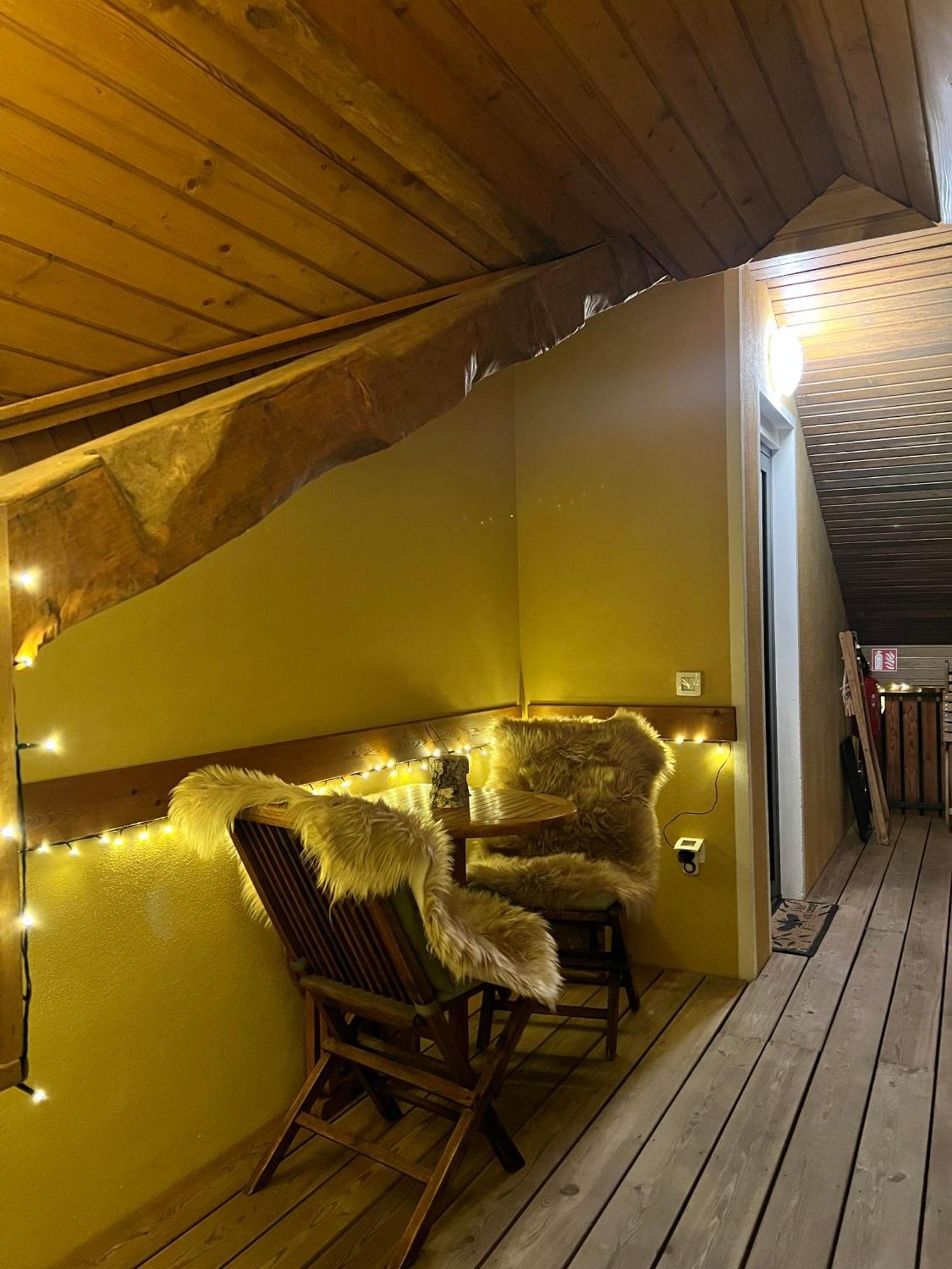 Beewood Apartment Krize Bagian luar foto